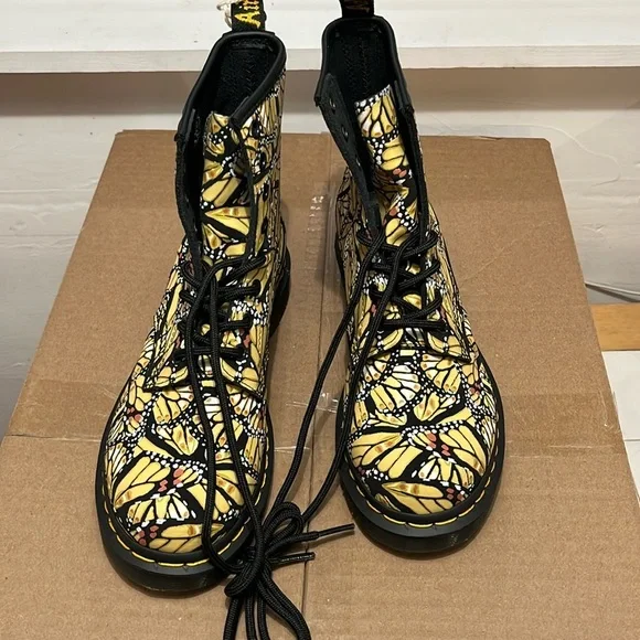 Dr Martens 1460 Butterfly Print Suede Lace-Up Boots Size 7 NWT - Picture 6 of 15